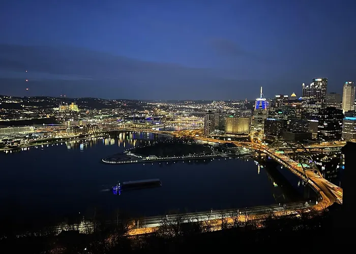 Luxury Living And Skyline Views At Our Grandview Retreat *