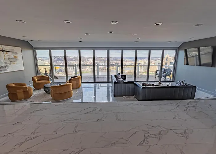 Apartment Luxury Living And Skyline Views At Our Grandview Retreat *