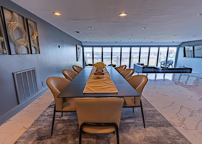 Luxury Living And Skyline Views At Our Grandview Retreat *