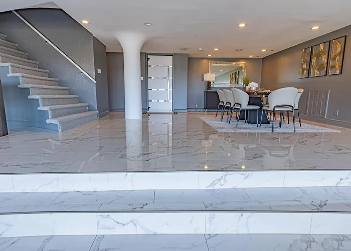 Apartment Luxury Living And Skyline Views At Our Grandview Retreat *