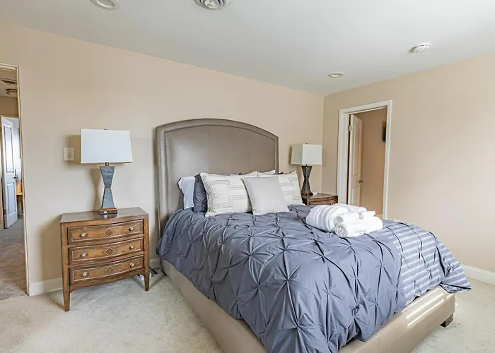 Apartment Luxury Living And Skyline Views At Our Grandview Retreat