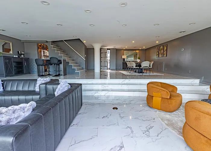 Apartment Luxury Living And Skyline Views At Our Grandview Retreat *