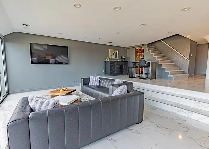 Luxury Living And Skyline Views At Our Grandview Retreat * Pittsburgh