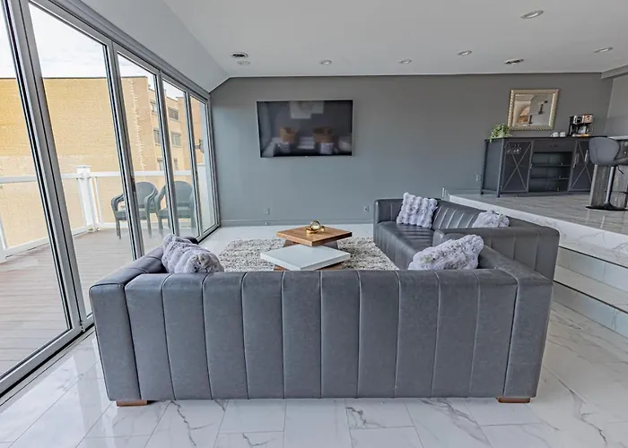 Apartment Luxury Living And Skyline Views At Our Grandview Retreat *