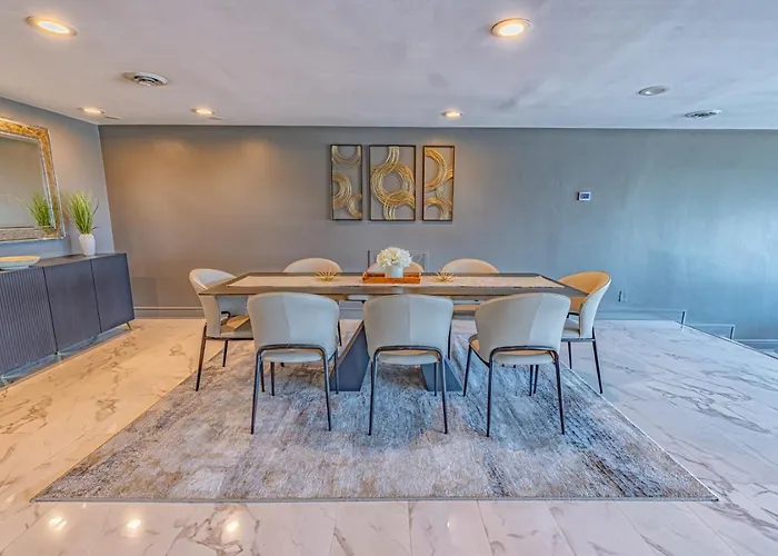 Luxury Living And Skyline Views At Our Grandview Retreat