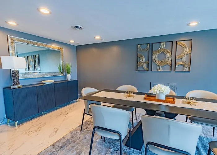Apartment Luxury Living And Skyline Views At Our Grandview Retreat