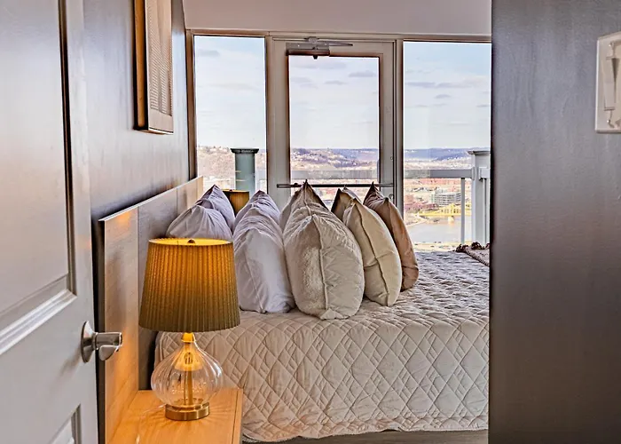 Luxury Living And Skyline Views At Our Grandview Retreat * Pittsburgh