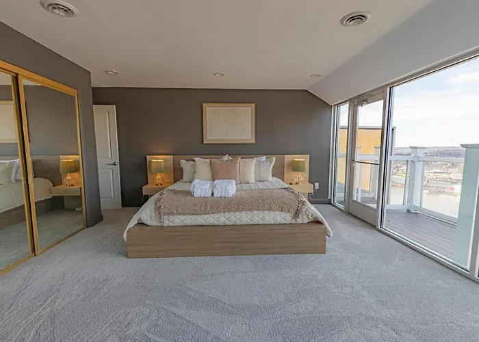 Apartment Luxury Living And Skyline Views At Our Grandview Retreat *