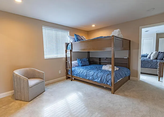 Apartment Luxury Living And Skyline Views At Our Grandview Retreat