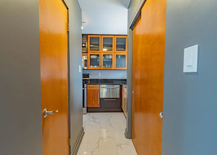 Apartment Luxury Living And Skyline Views At Our Grandview Retreat Pittsburgh