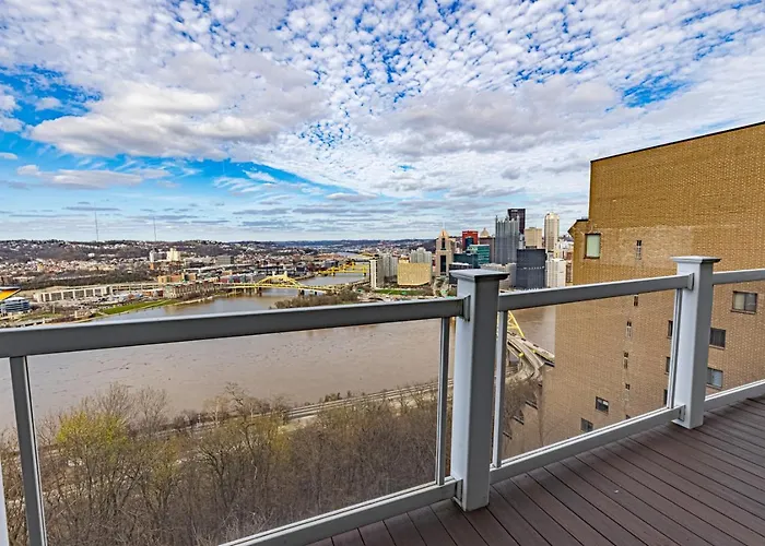 Apartment Luxury Living And Skyline Views At Our Grandview Retreat