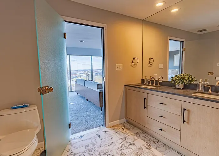 Luxury Living And Skyline Views At Our Grandview Retreat * Pittsburgh
