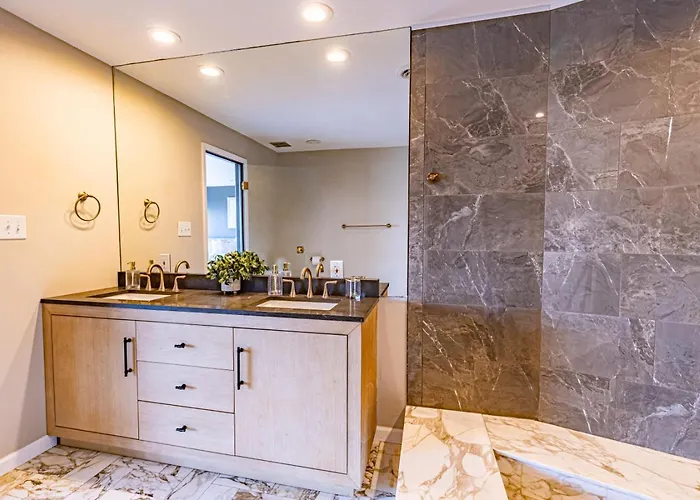 Luxury Living And Skyline Views At Our Grandview Retreat