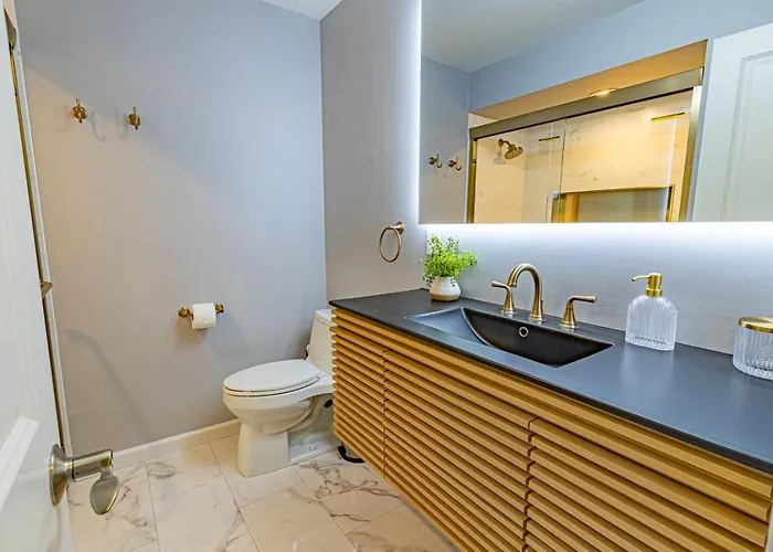Luxury Living And Skyline Views At Our Grandview Retreat *
