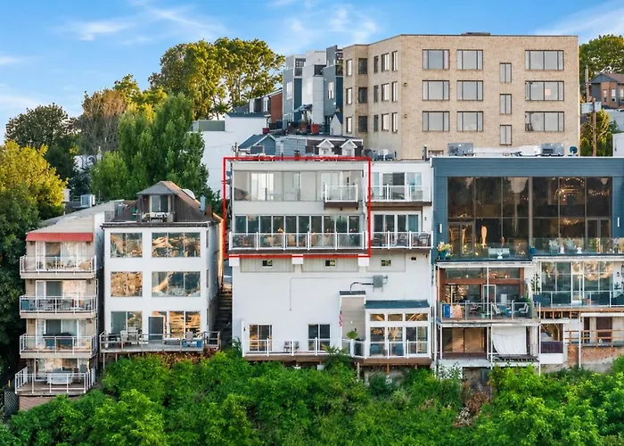 Luxury Living And Skyline Views At Our Grandview Retreat Apartment