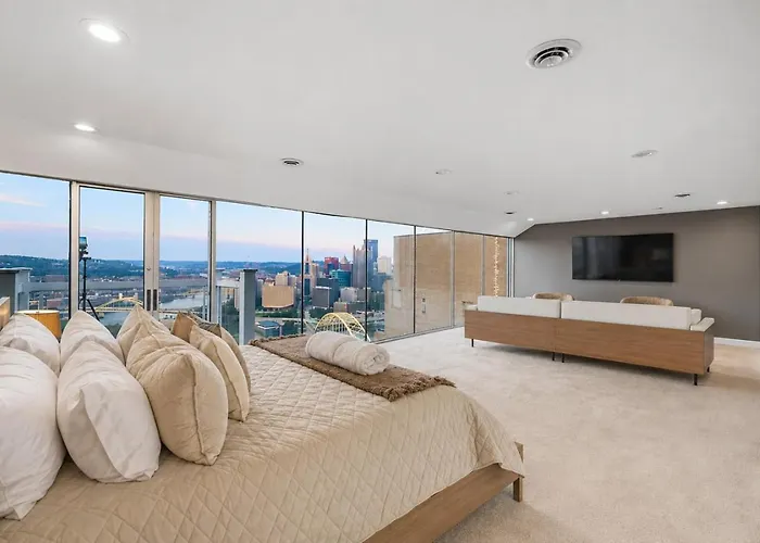 Luxury Living And Skyline Views At Our Grandview Retreat *